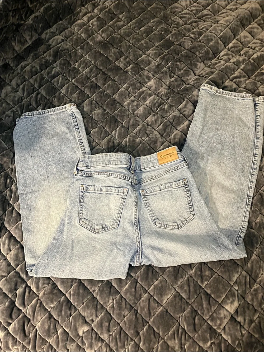 EUC abercrombie kids high-rise wide-leg jeans in classic light denim wash 9/10S
